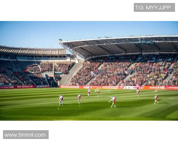 足球场上球星与小球迷的梦想交汇点：一起见证激情与成长的故事