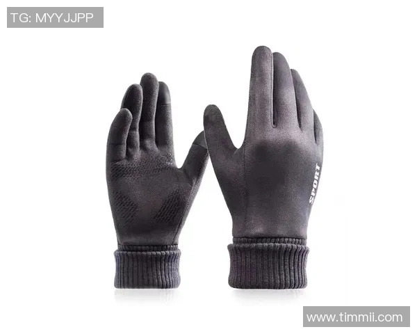 足球球星冬季比赛必备防寒手套舒适保暖兼具时尚运动风 足球球星冬季比赛必备防寒手套舒适保暖兼具时尚运动风